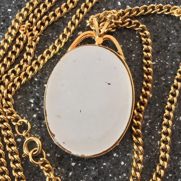 Vintage Gold Tone Necklace with Floral Pendant - Picture 3 of 14